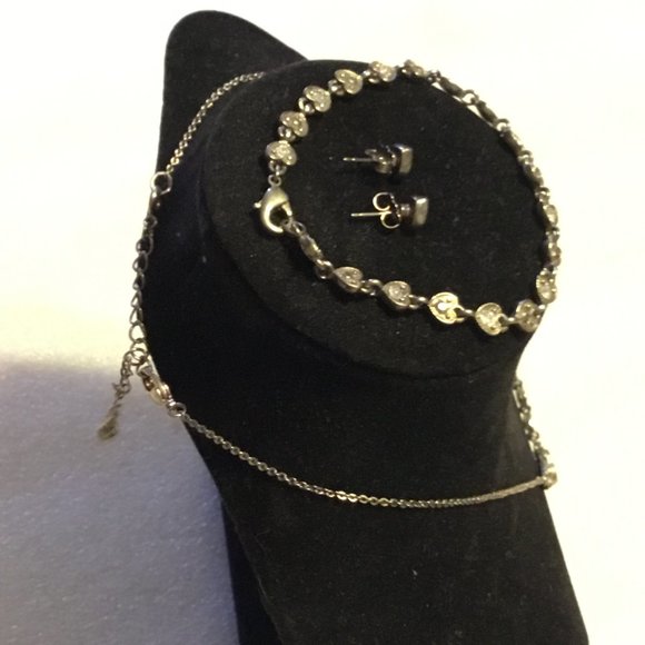 Vintage Avon Black & Gold Necklace / Earring Set